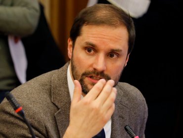 Diputado Bellolio cree que Gobierno “improvisa semana a semana de acuerdo a encuestas"