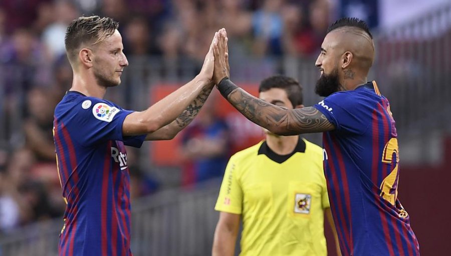 Hinchas de Barcelona prefieren que el club venda a Rakitic antes que Arturo Vidal