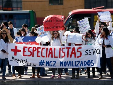 Diputados de oposición apoyan paro de Médicos Generales de Zona y exigen 830 becas de especialidad