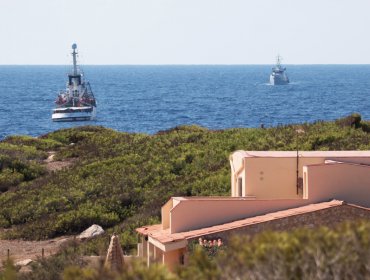 Buque de la Armada española recogerá a los migrantes del 'Open Arms' en isla de Italia