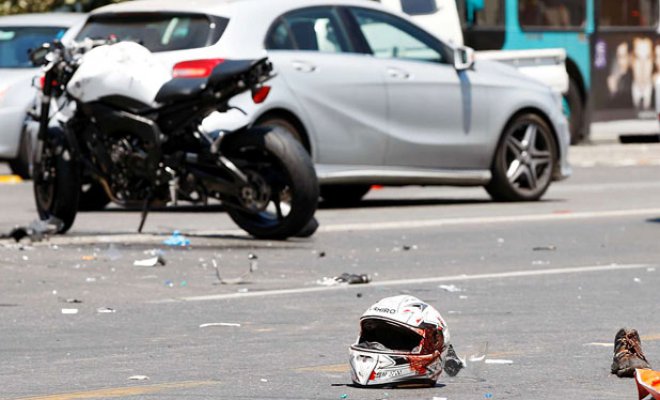 Mujer murió atropellada por motociclista al cruzar por paso no habilitado en Las Condes