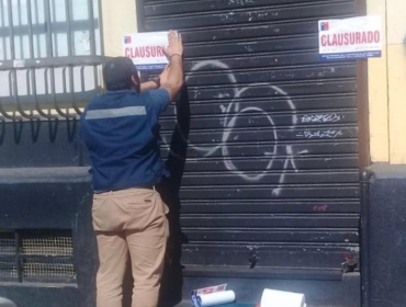 Seremi de Salud clausuró tradicional local nocturno de Valparaíso "El Huevo"