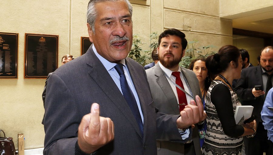 Diputado Fernando Meza sufrió grave accidente en ascensor de edificio en Valparaíso: cayó ocho pisos