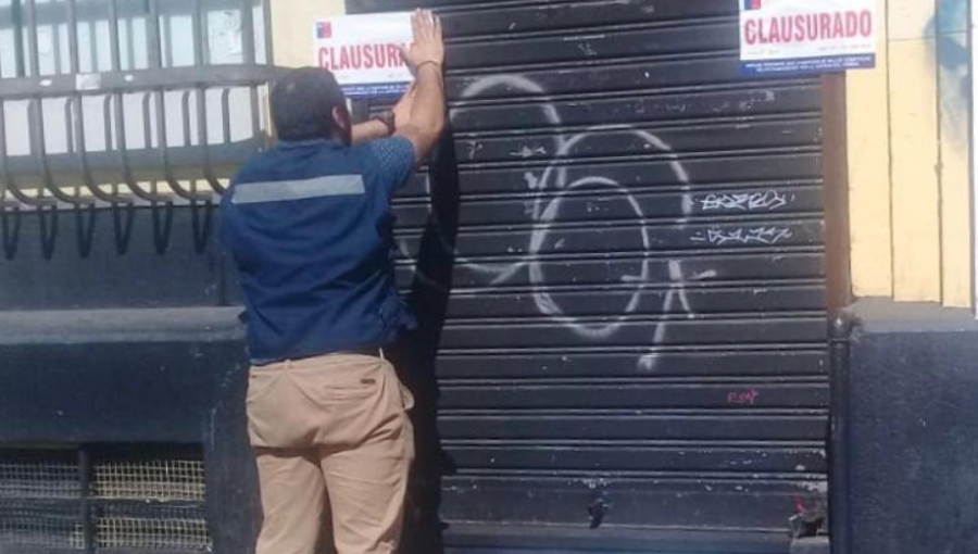 Seremi de Salud clausuró tradicional local nocturno de Valparaíso "El Huevo"