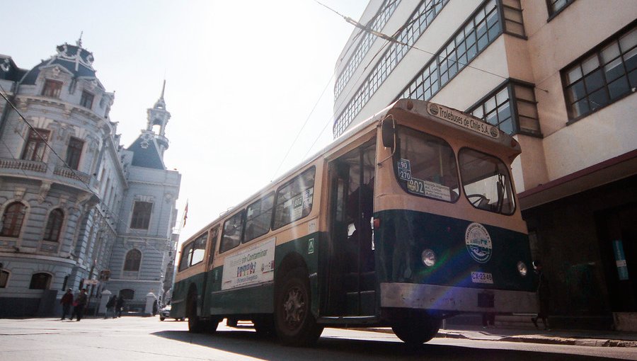 Conforman mesa de trabajo para asegurar continuidad de trolebuses de Valparaíso