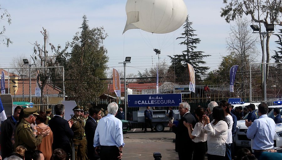 Piñera anunció ley antiencapuchados y presentó globo de televigilancia en Puente Alto