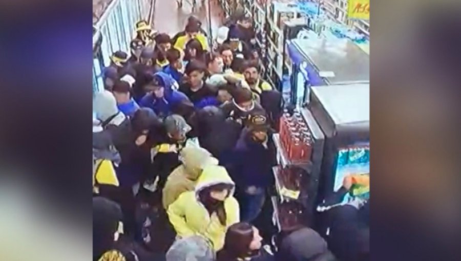 Medio centenar de "hinchas" de Coquimbo Unido saquearon supermercado en Puchuncaví