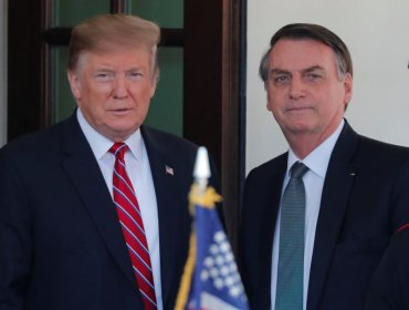 Trump vuelve a salir en defensa de Bolsonaro y asegura que "está trabajando duro" en combate de incendios