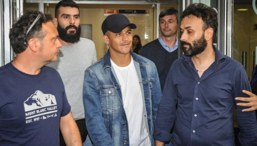 Alexis Sánchez superó los exámenes médicos y firmó su contrato con el Inter