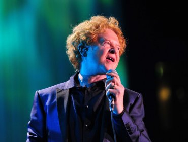 Simply Red regresa cuatro años después derrochando soul y funk en «Blue Eyed Soul»