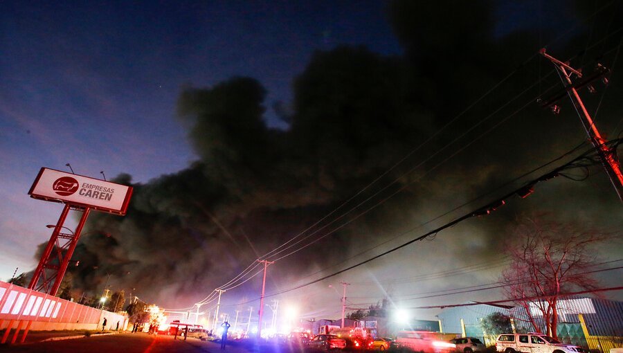 Incendio en San Bernardo obliga a suspender clases de educación física en la región Metropolitana