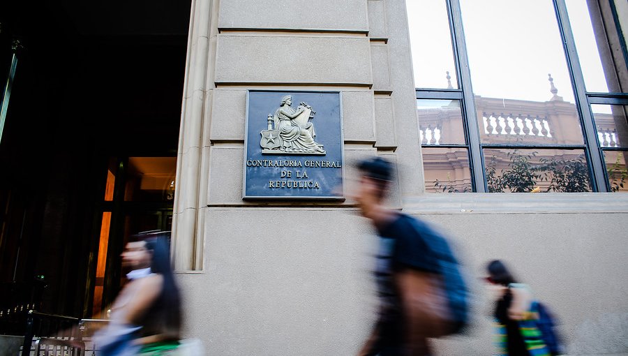 Contraloría cuestiona viajes de alcaldes y concejales por más de $100 millones