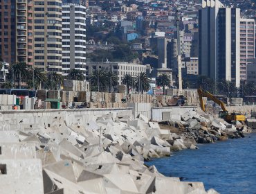 Proyecto Parque Barón dio su primer paso: instalan poderoso rompeolas en el borde costero