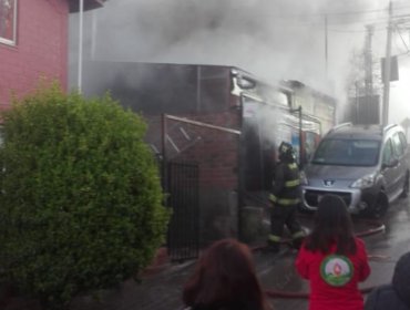 Incendio destruyó casa que era utilizada como negocio en Placilla: otra quedó con daños parciales