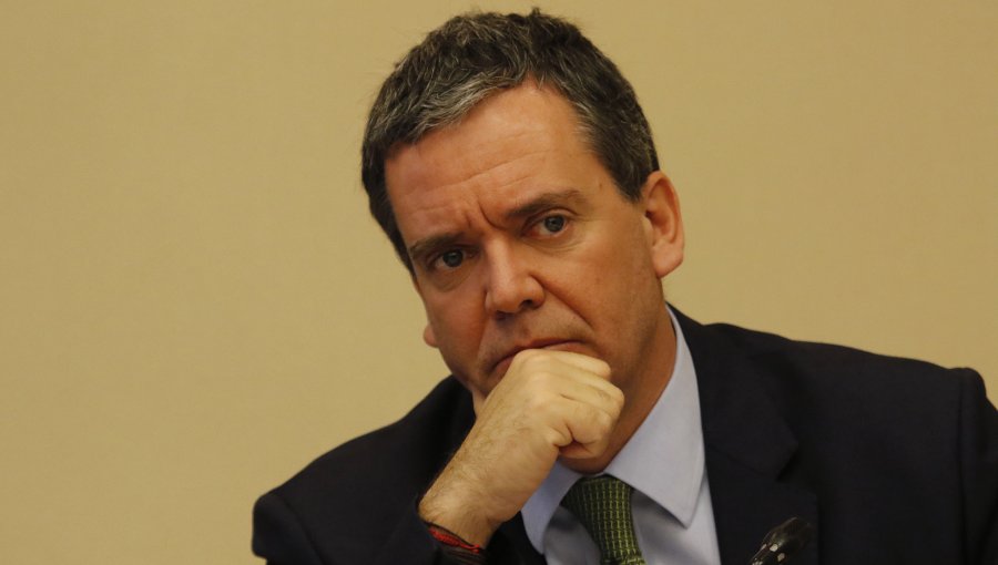 Senador Harboe criticó fallo del CPLT y pidió la salida de su director