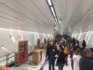 Metro lanzó en estación Universidad de Chile, "Mercado a un metro" para emprendedores