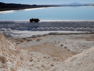 Declaran inconstitucional proyecto que busca declarar el litio como interés nacional