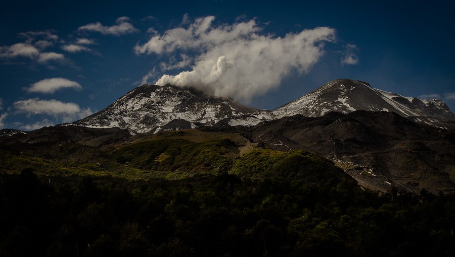 Registran nuevo evento explosivo asociado a sismo en el complejo volcánico Nevados de Chillán