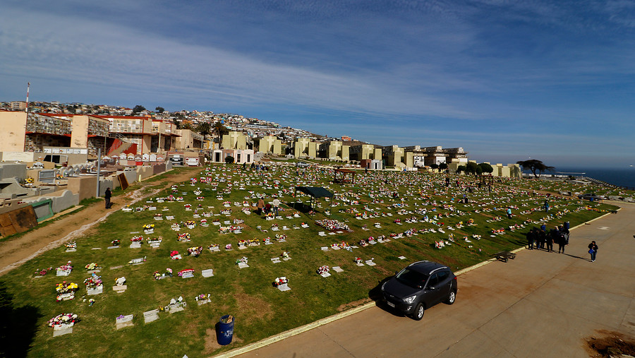 Corporación Municipal reconoce que hay 31 tumbas con agua en cementerio parque de Playa Ancha