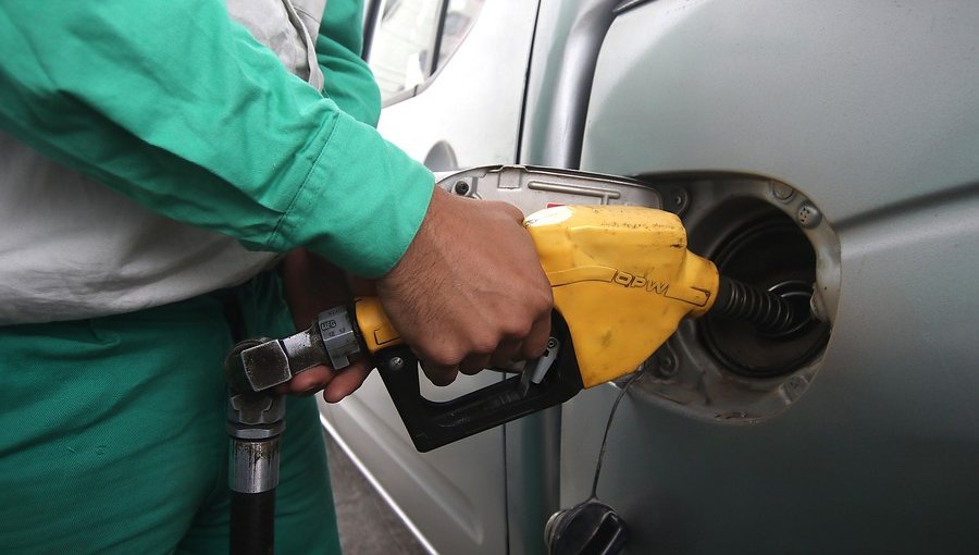 Precios de los combustibles experimentarán variación mixta desde este jueves