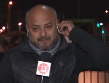 El periodista Miguel Acuña fue agredido durante protesta en el centro de Santiago