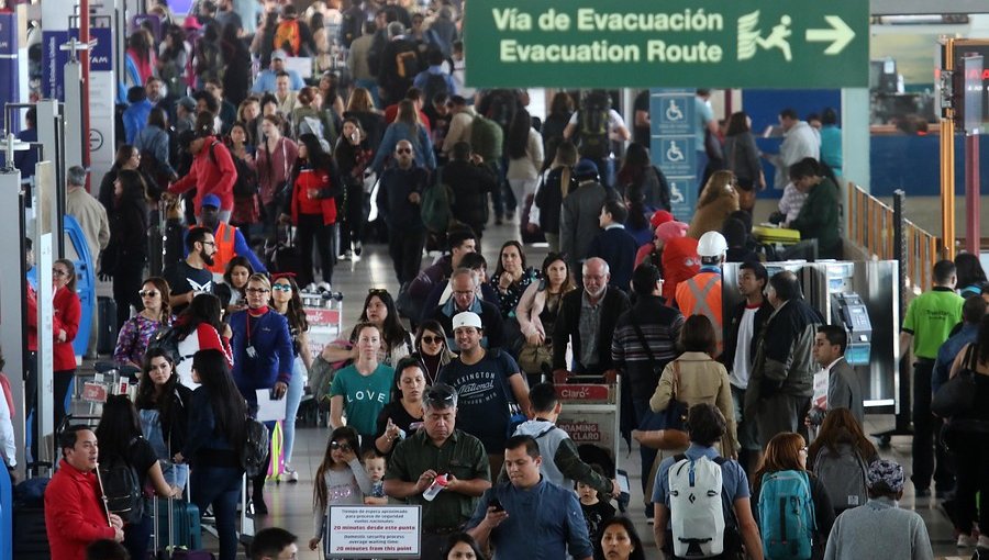 Prevén que cerca de 630 mil usuarios usarán el aeropuerto de Santiago en Fiestas Patrias