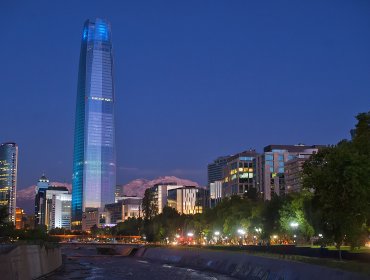 Impiden usar probadores de mujeres a joven trans en Costanera Center