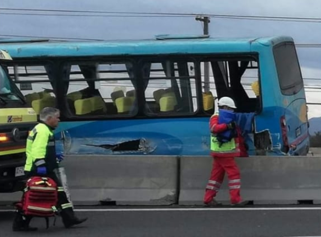Accidente en la Autopista Central dejó dos fallecidos y 20 lesionados