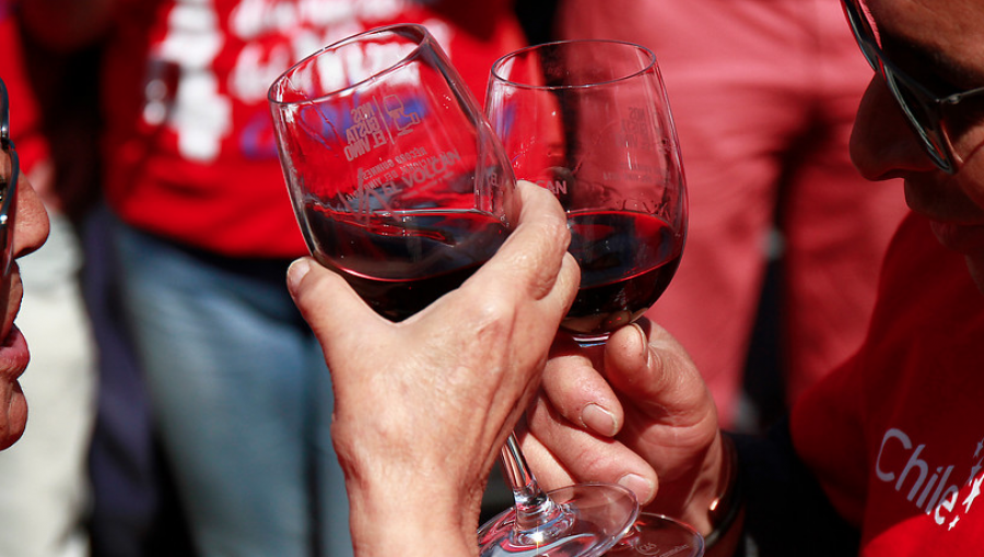 Diputado Silber busca prohibir el consumo de alcohol en celebraciones laborales de Fiestas Patrias