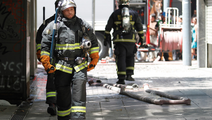 Evacuaron dependencias del Hogar de Cristo en San Bernardo por incendio en oficina