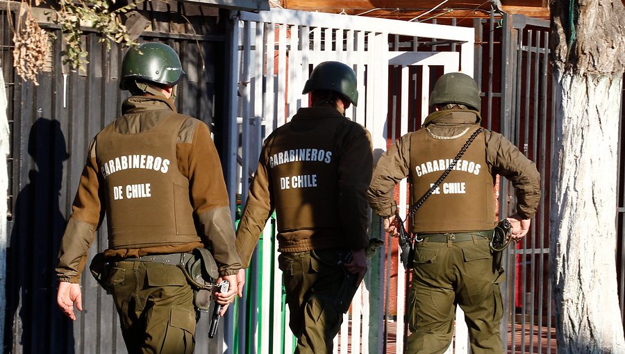 Cinco menores, de entre 12 y 15 años, fueron detenidos por "encerrona" a suboficial (r) de la FACh