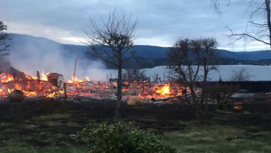 Desconocidos queman tres cabañas en el lago Lanalhue de la provincia de Arauco