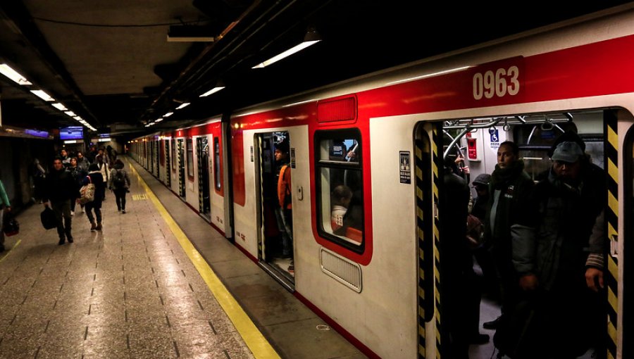 Líneas 1, 2 y 6 del Metro de Santiago funcionarán hasta las 00:30 horas por Fiestas Patrias