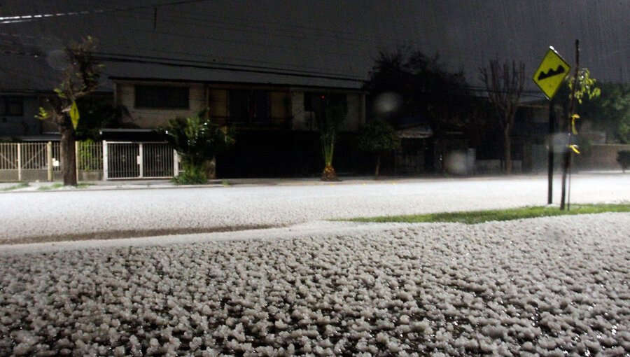 Tormenta eléctrica con granizos, chubascos y agua nieve sorprendió a capitalinos