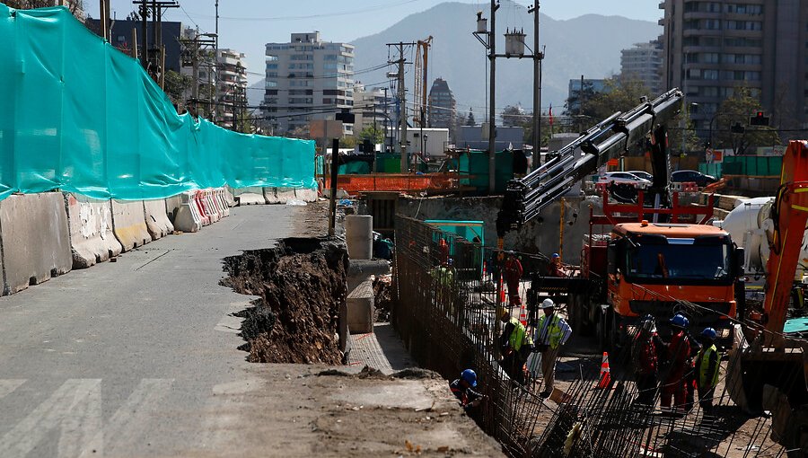 Concesionaria culpó a las lluvias de este miércoles por el socavón en Vespucio Oriente