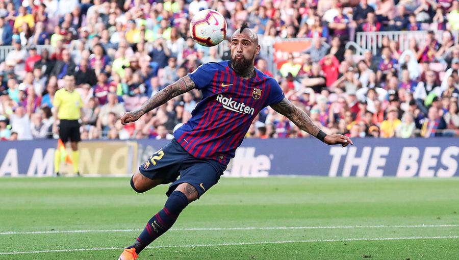Arturo Vidal haría su estreno como titular en Barcelona jugando de "falso 9"