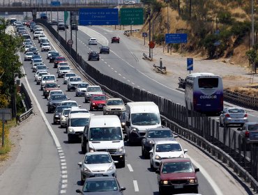 Proyectan que unos 100 mil vehículos dejarán la región Metropolitana este viernes