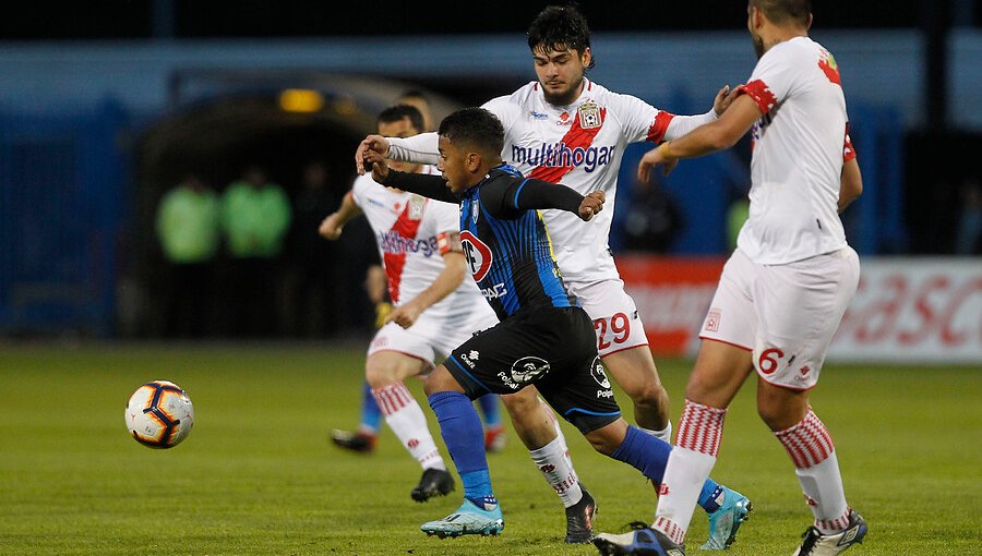 Huachipato derrotó a Curicó Unido y trepó hasta el tercer lugar del Torneo