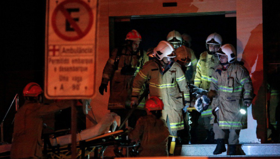 Al menos 10 personas fallecieron durante un incendio en hospital de Río de Janeiro