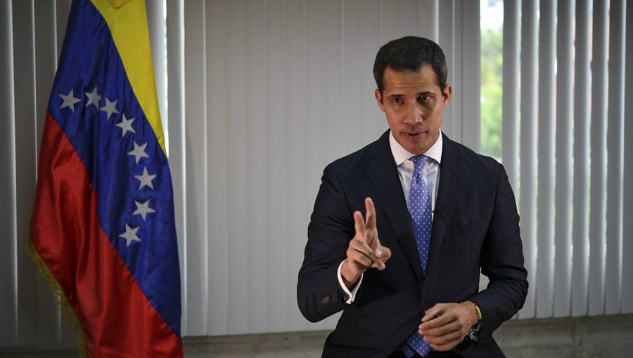 Juan Guaidó negó conocer a narcoparamilitares colombianos con los que se fotografió