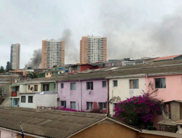 Una vivienda resultó dañada por incendio en el cerro Larraín de Valparaíso: hay un lesionado