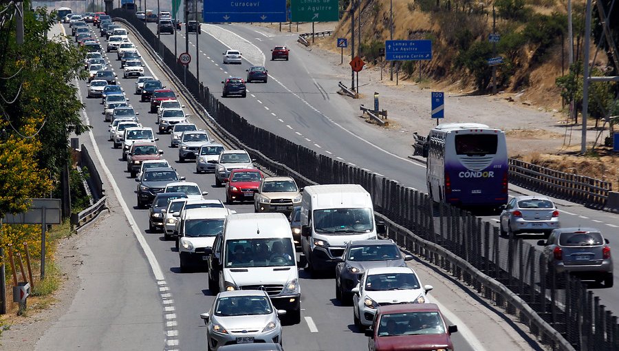 Proyectan que unos 100 mil vehículos dejarán la región Metropolitana este viernes