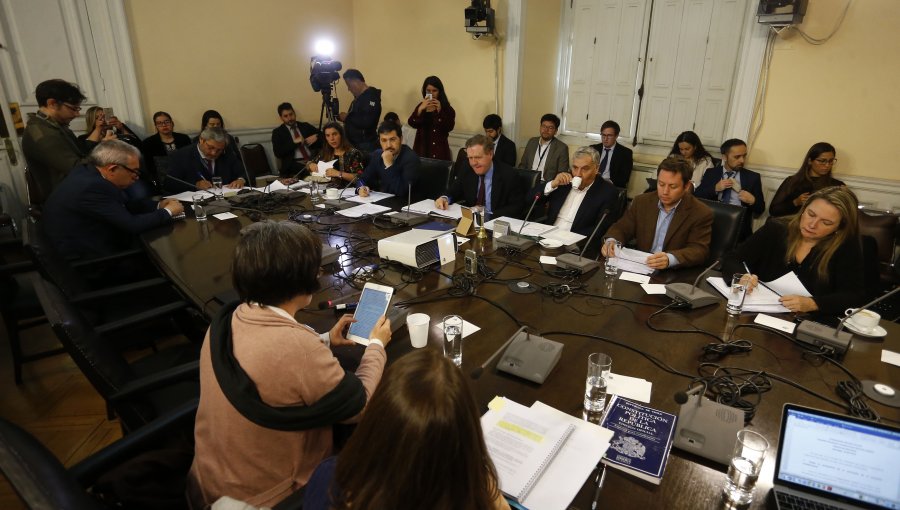 Comisión Cubillos: Expertos en Derecho Constitucional descartaron delitos