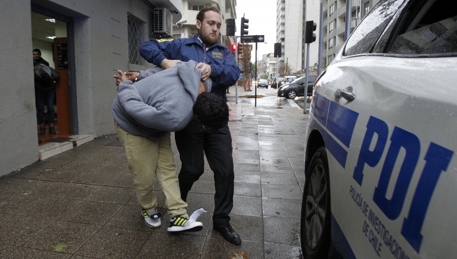 Detienen a 16 dominicanos por narcotráfico tras masivo allanamiento en Recoleta