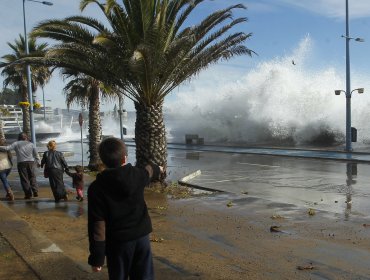 Fuertes marejadas acompañarán a turistas estas Fiestas Patrias en Valparaíso