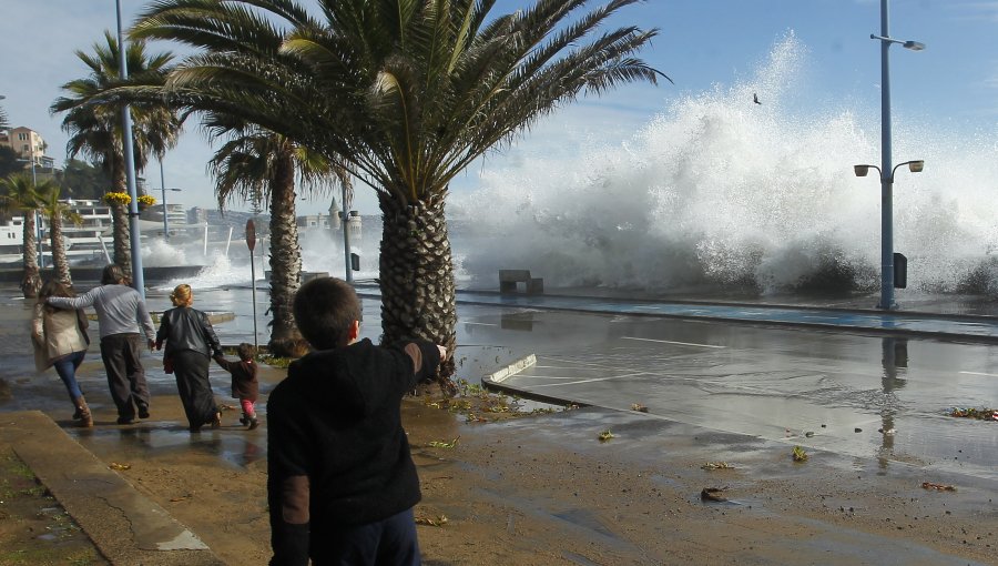 Fuertes marejadas acompañarán a turistas estas Fiestas Patrias en Valparaíso