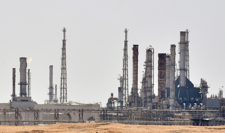 Precio del petróleo se dispara tras los ataques a refinerías en Arabia Saudita