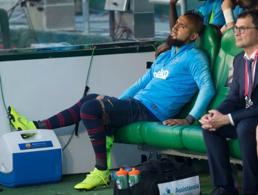 Arturo Vidal fue suplente y no ingresó en el empate entre Barcelona y Dortmund