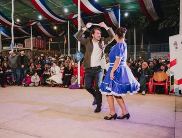 Valparaíso ya disfruta de las Fiestas Patrias con apertura de fondas en el Alejo Barrios