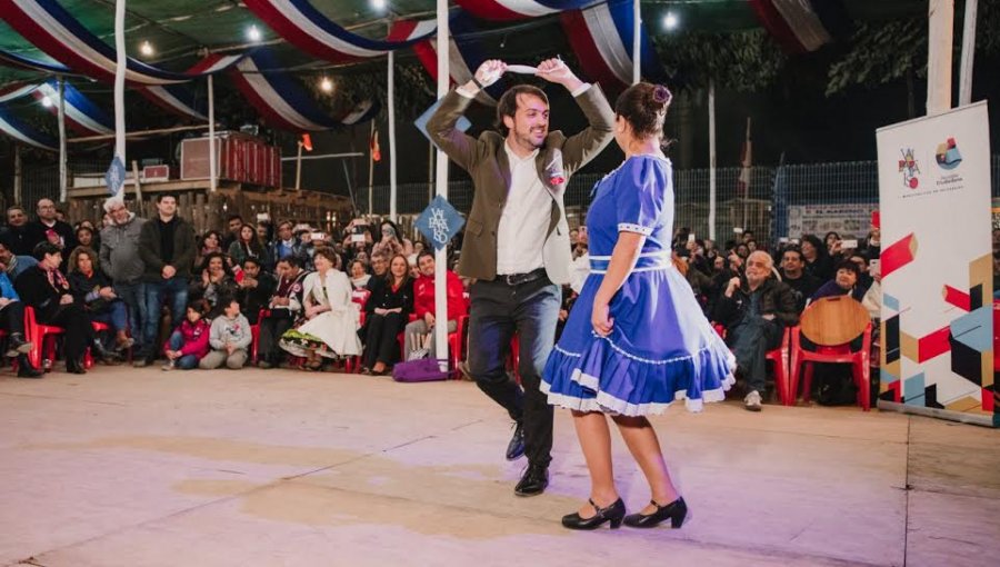 Valparaíso ya disfruta de las Fiestas Patrias con apertura de fondas en el Alejo Barrios